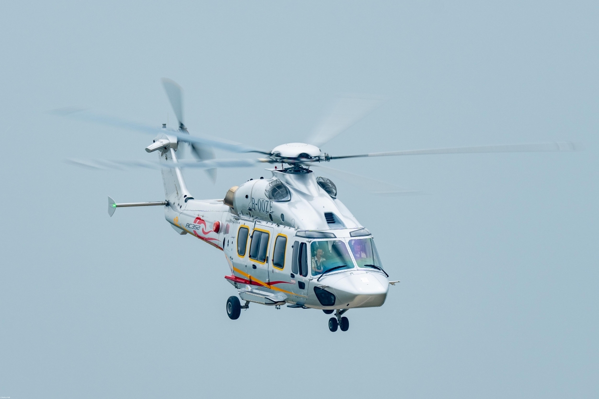 AC352进行飞行预演 摄影：岳书华-2